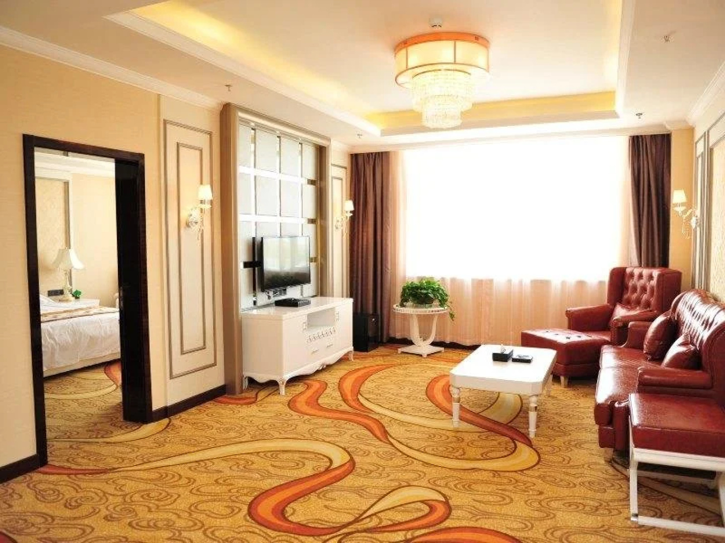 Huang He  International   Hotel