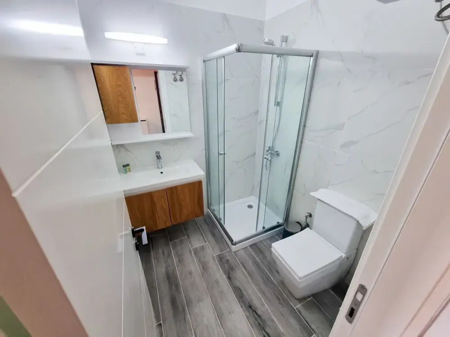 Helena Pool Apartments