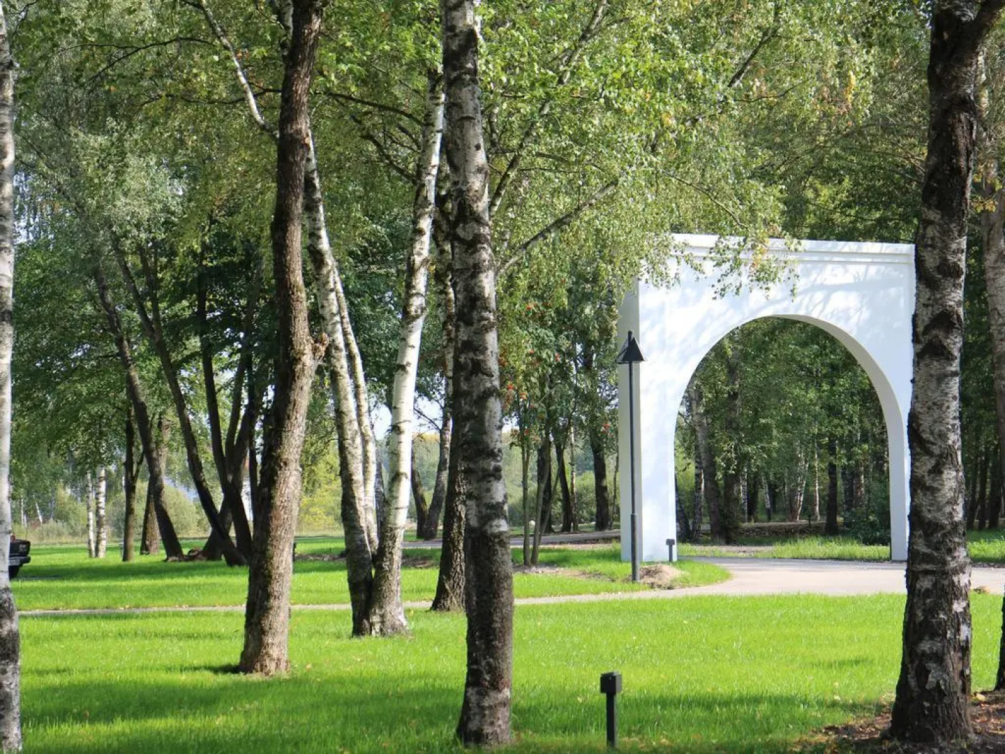 Белые аллеи