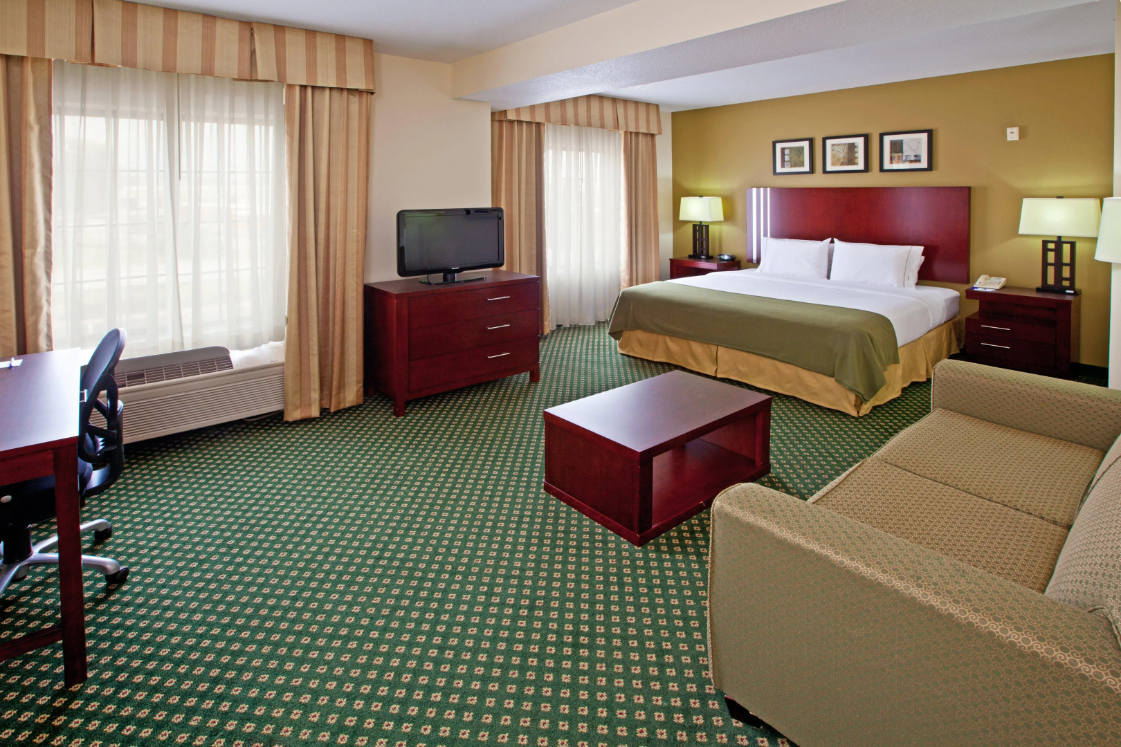 HOLIDAY INN EXPRESS & SUITES INDIANAPOLIS - EAST by IHG