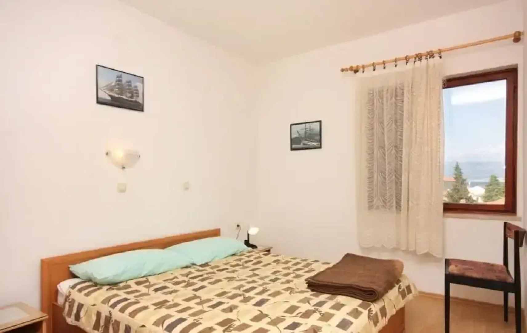 Apartment and Rooms Luka