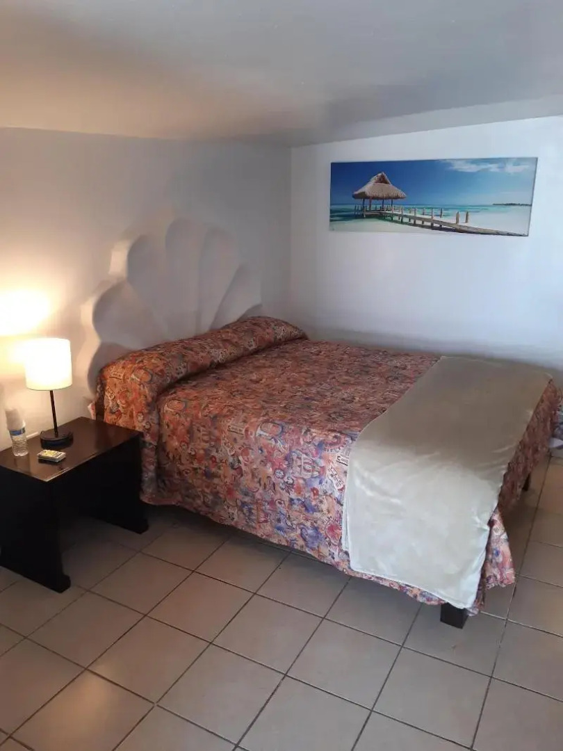 Seaside Hotel & Victor's RV Park