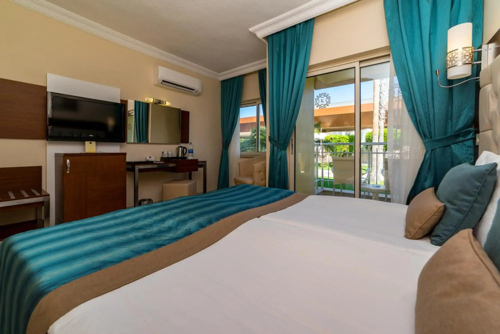 Trendy Side Beach (Adults Only, 16+)