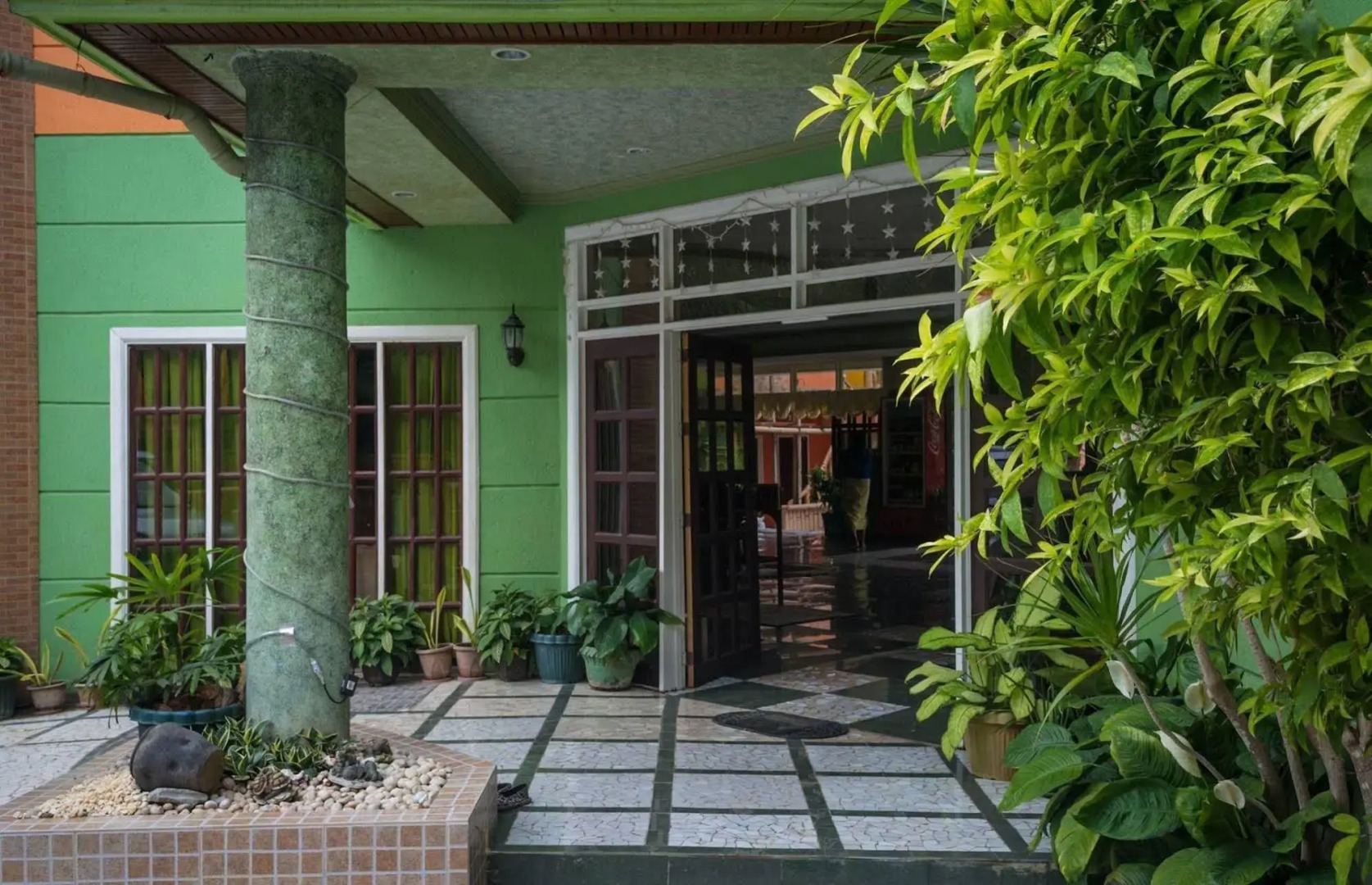 Stefanie Grace Paradise Inn