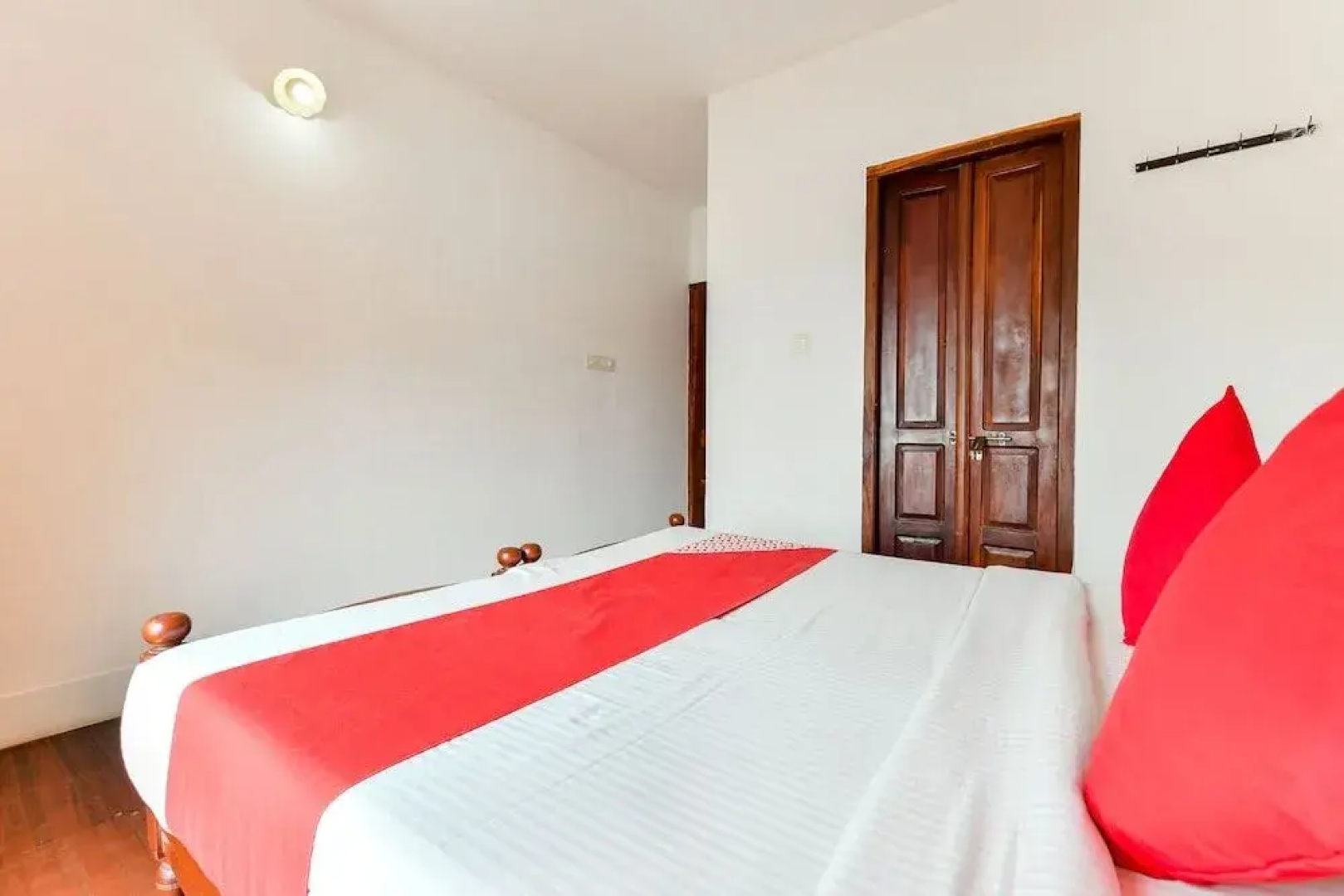 OYO 23103 Houseboat Ganga 5bhk Deluxe