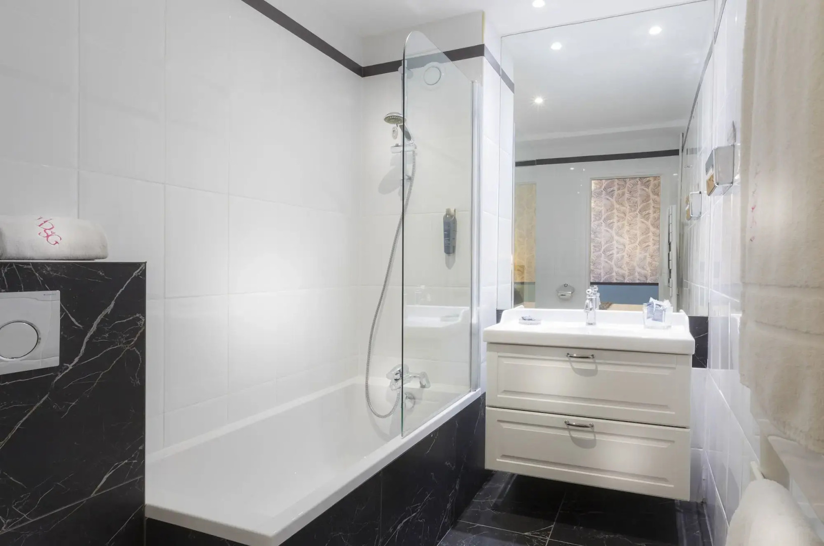 Dauphine Saint Germain Hotel