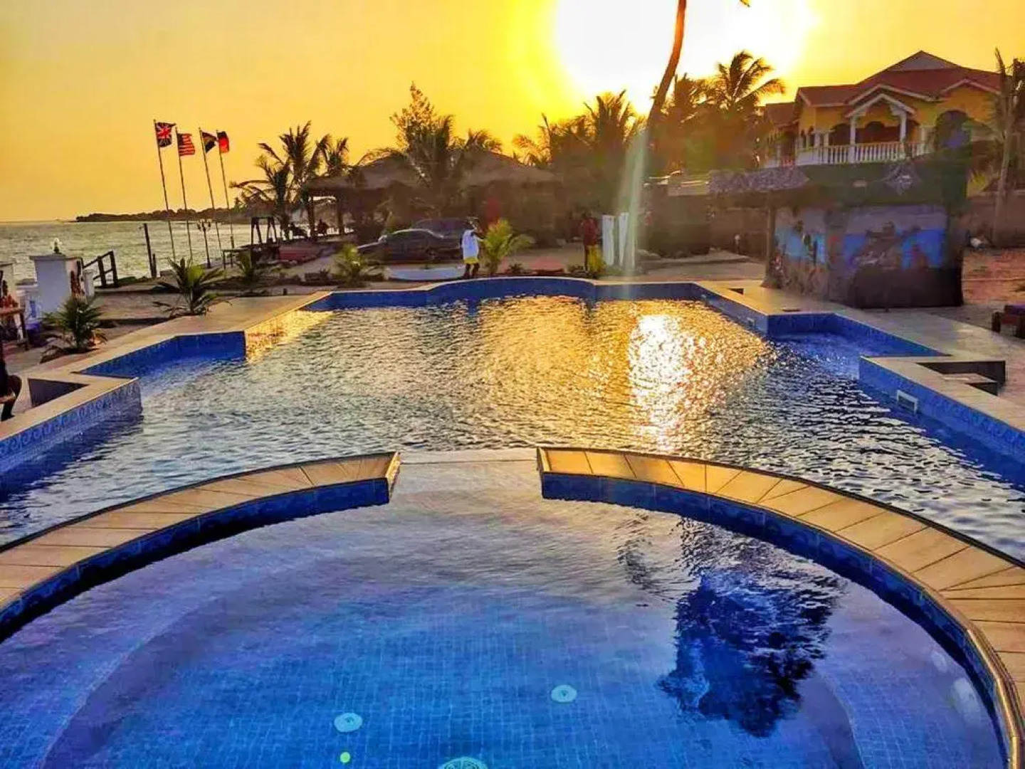 Coconut Pointe Villa & Beach Resort