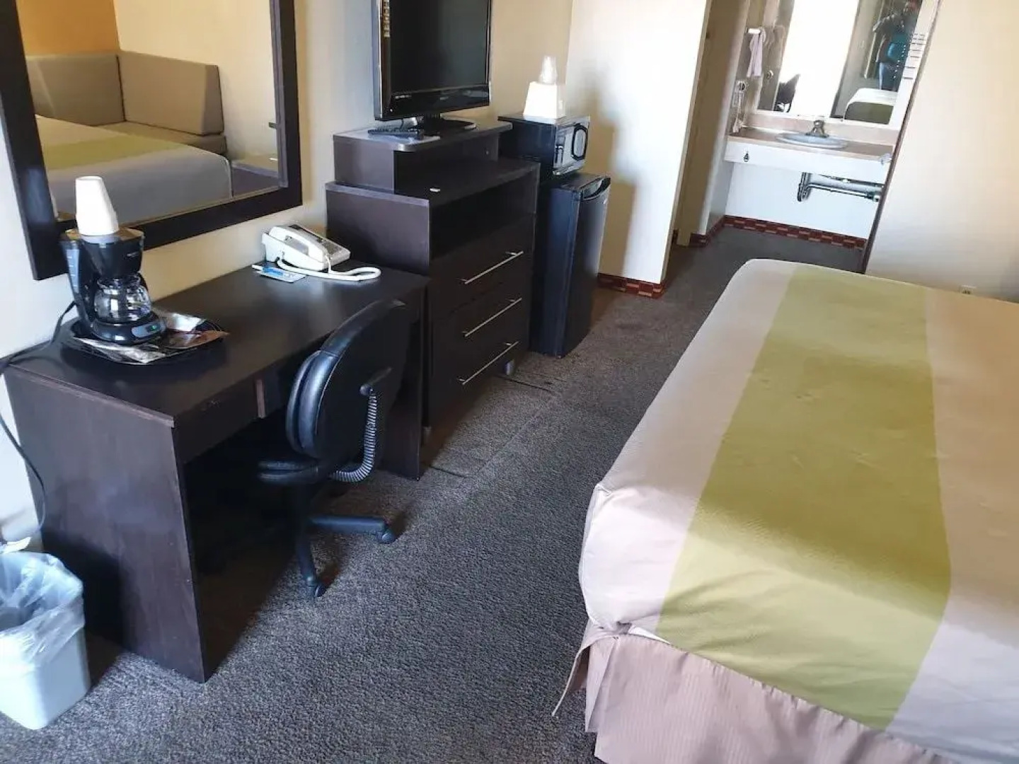 Split Mountain Motel