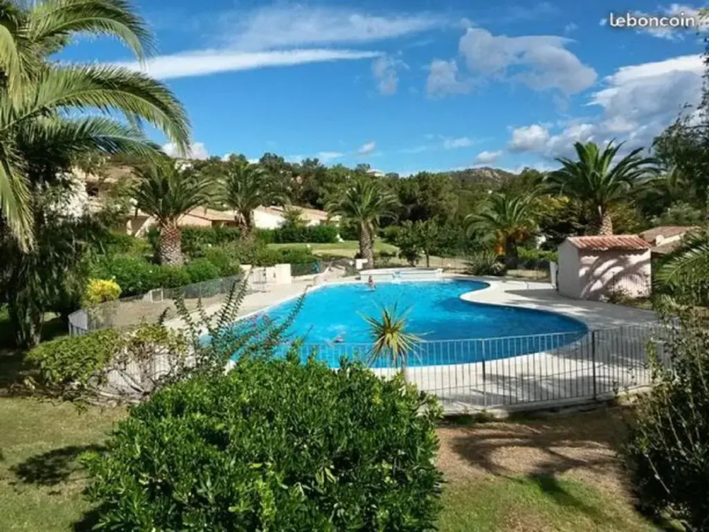 VILLA 2 à 6 pers - 2 chambres - piscine tennis (résidence), plage 300 m