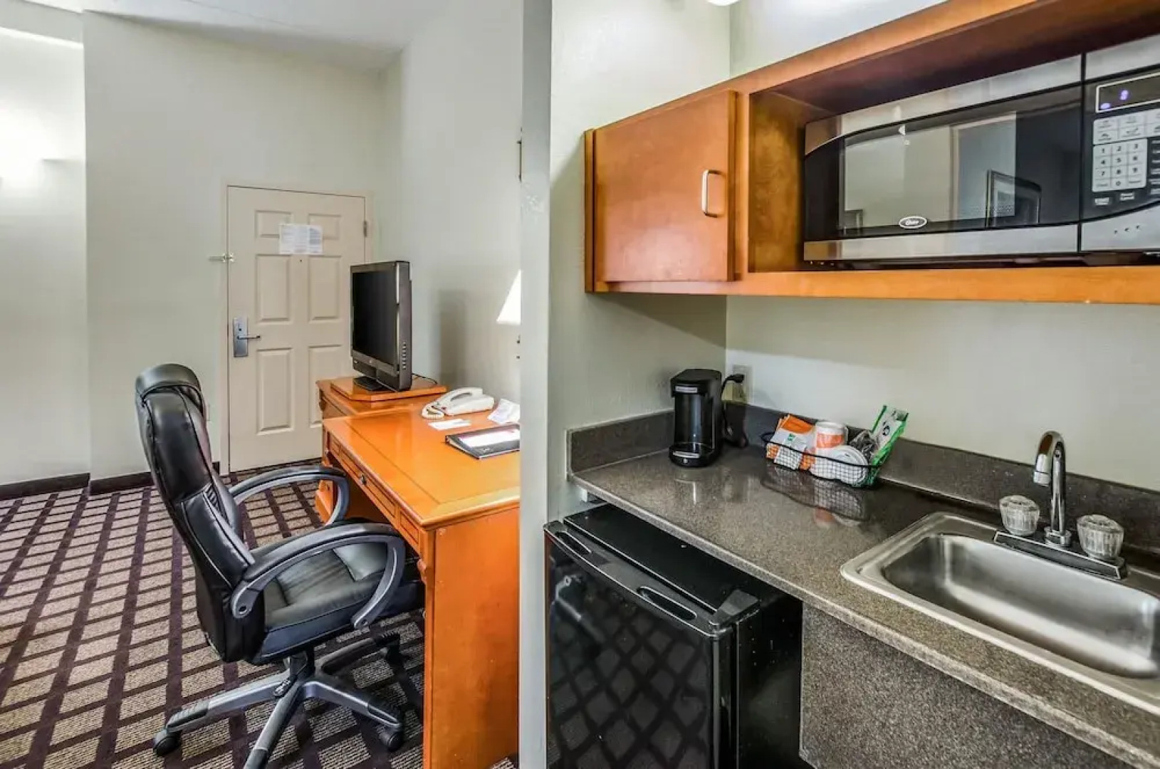 Clarion Suites Conference Center near I-95