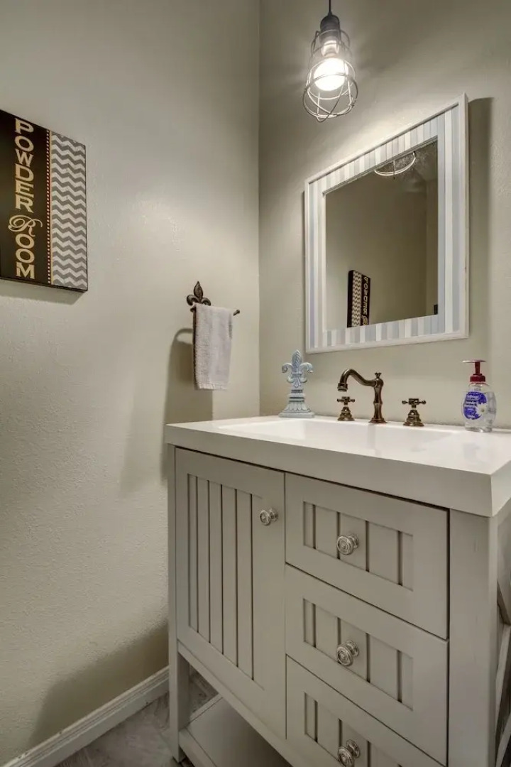 4BR 2 5BA Lake Travis Pool Hill Country Views Sleeps 14 by RedAwning