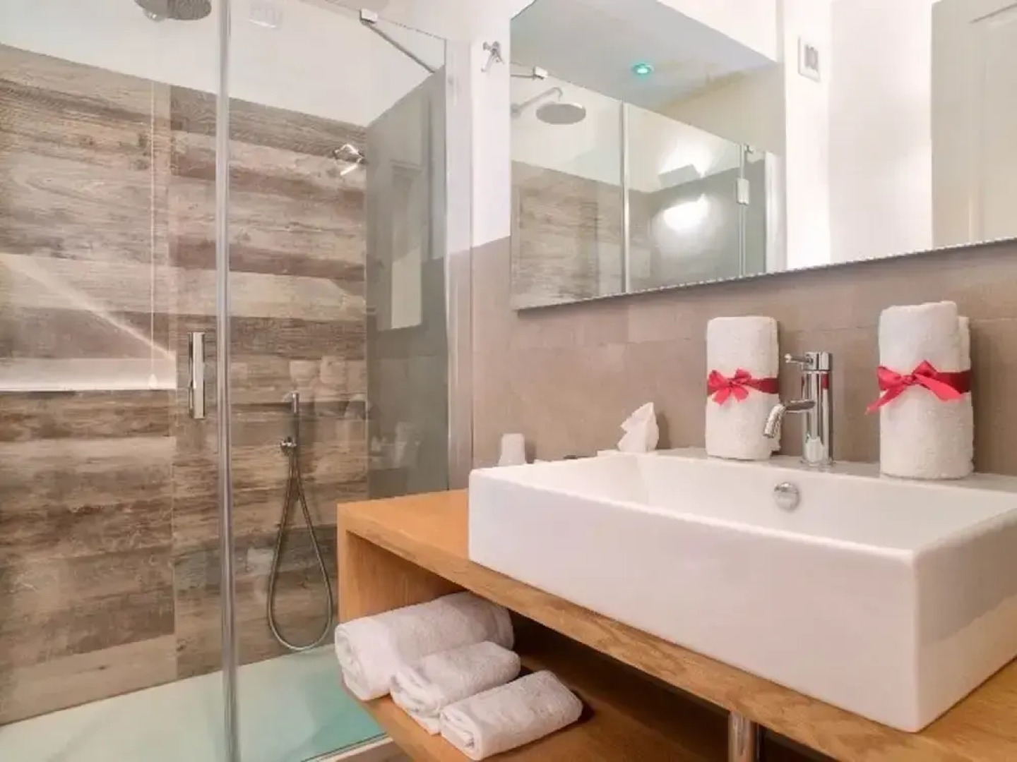 Family Escape With Pools and Sauna