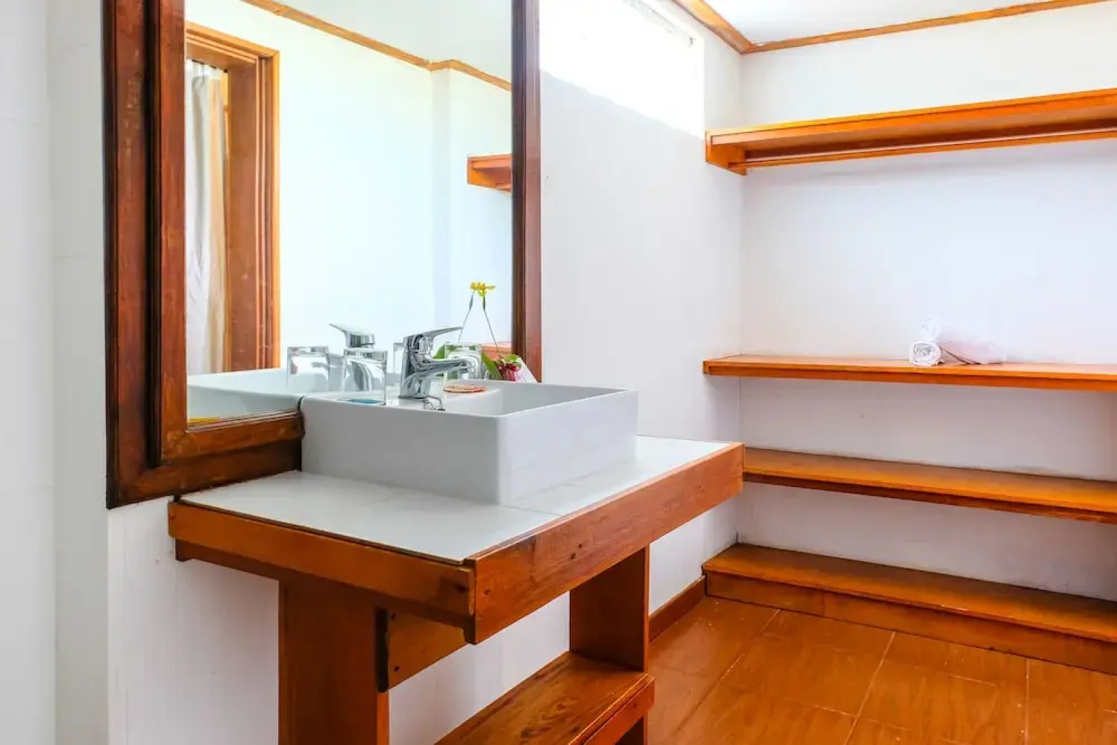 OYO 1099 Bandini Riverside Cottage