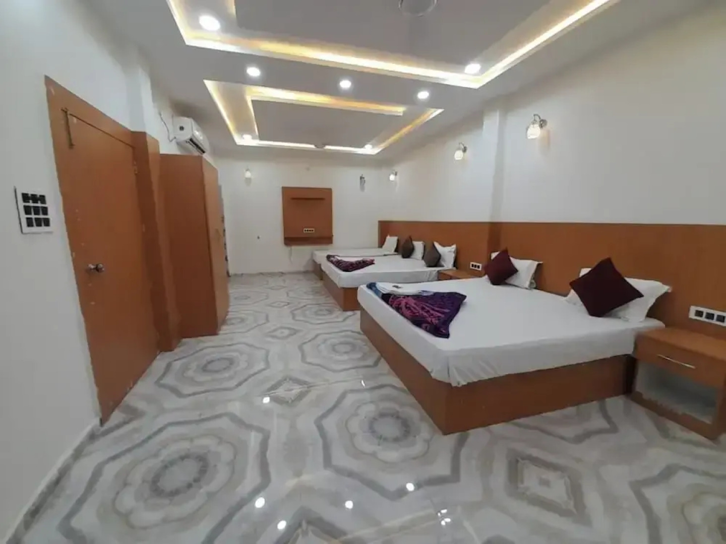 Goroomgo Nirmala Palace Ayodhya