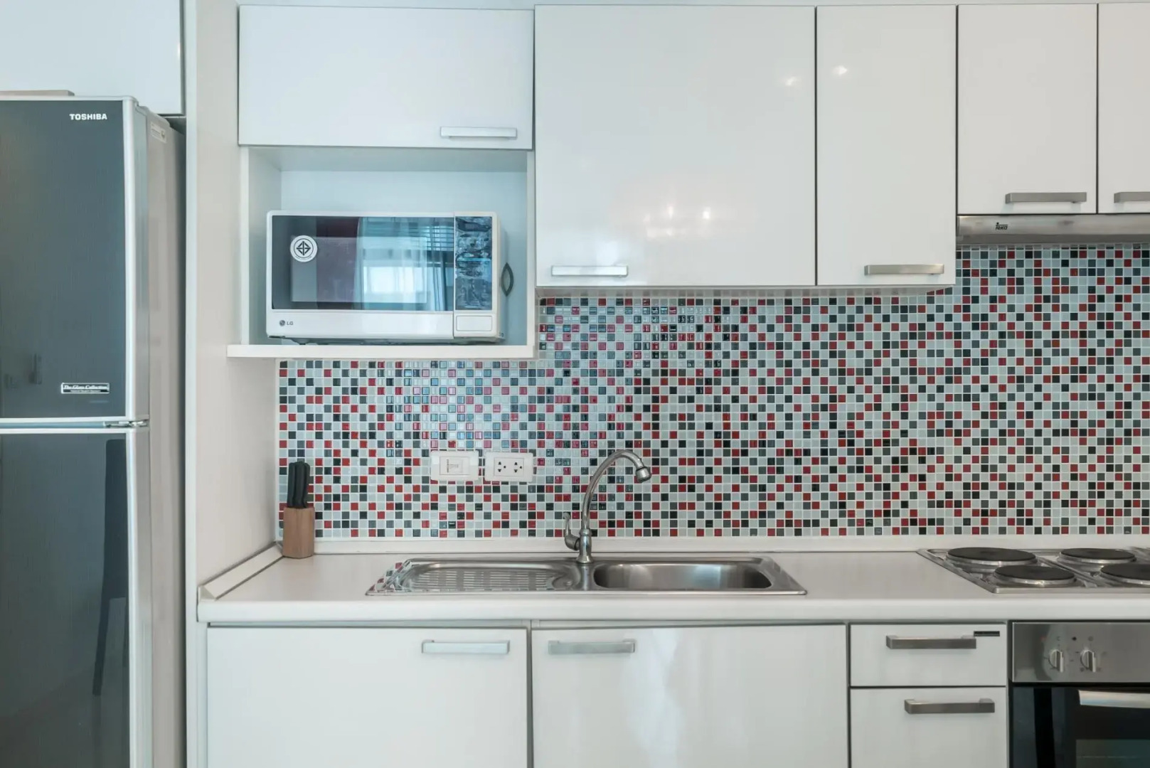 High floor 3 bdr apartment with pool and gym