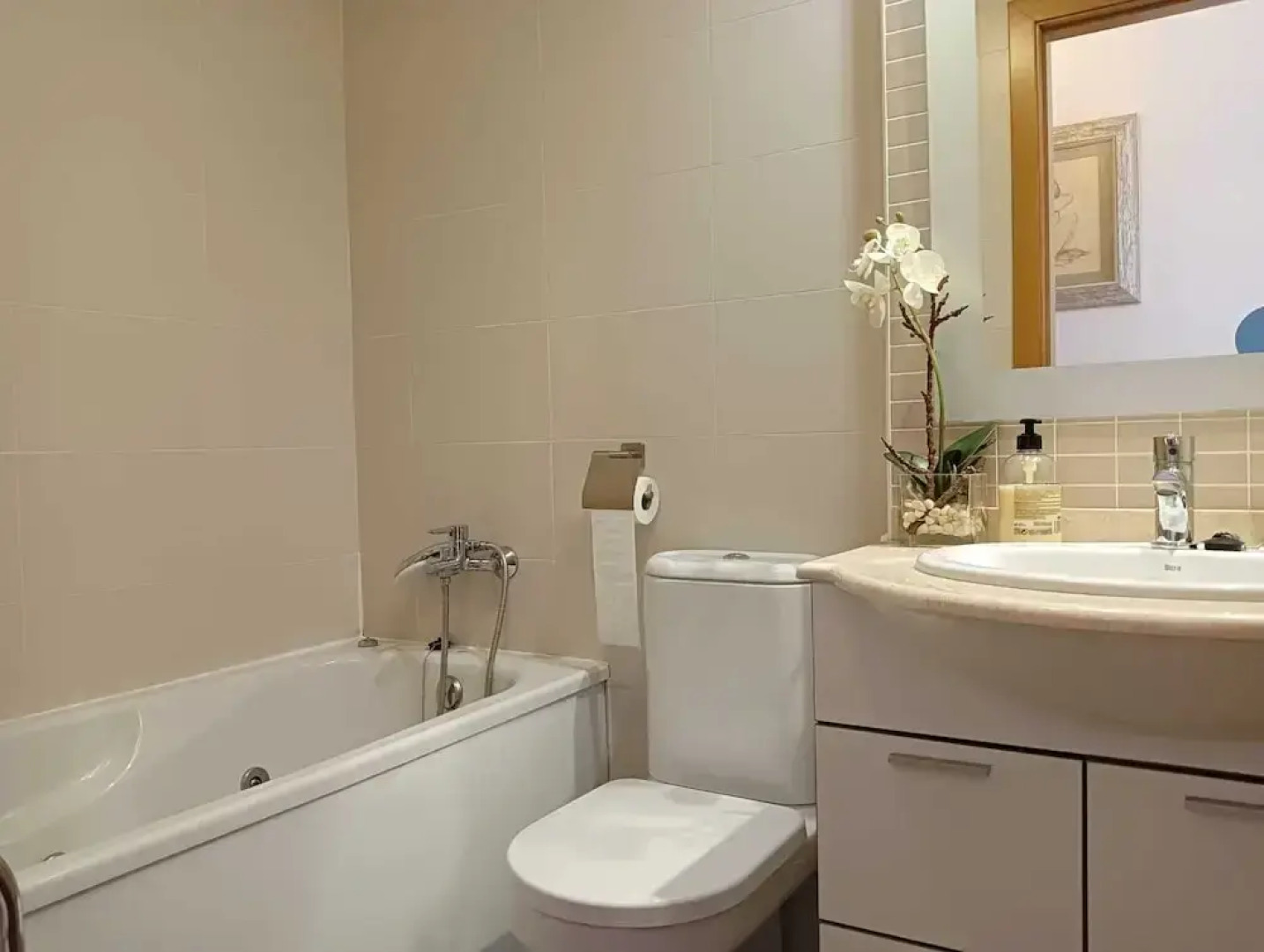 Piso con Piscina y Jardin Cerca de la Playa