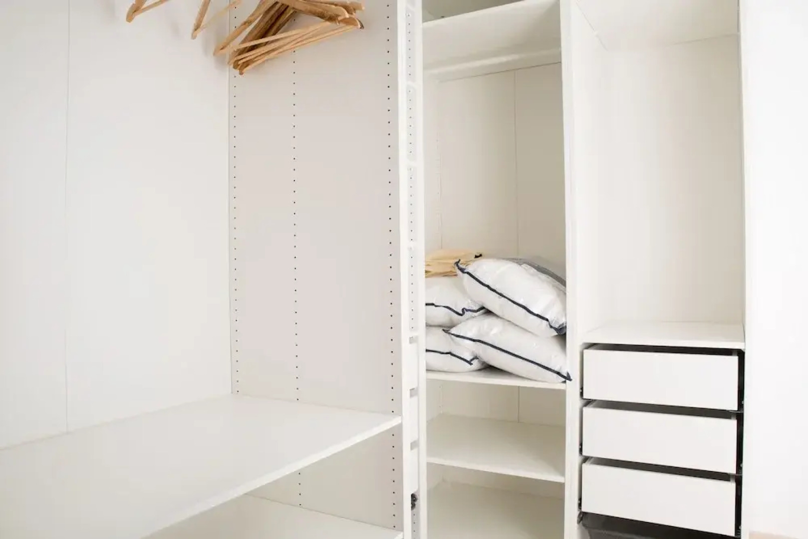 Important Group Villa Prestige