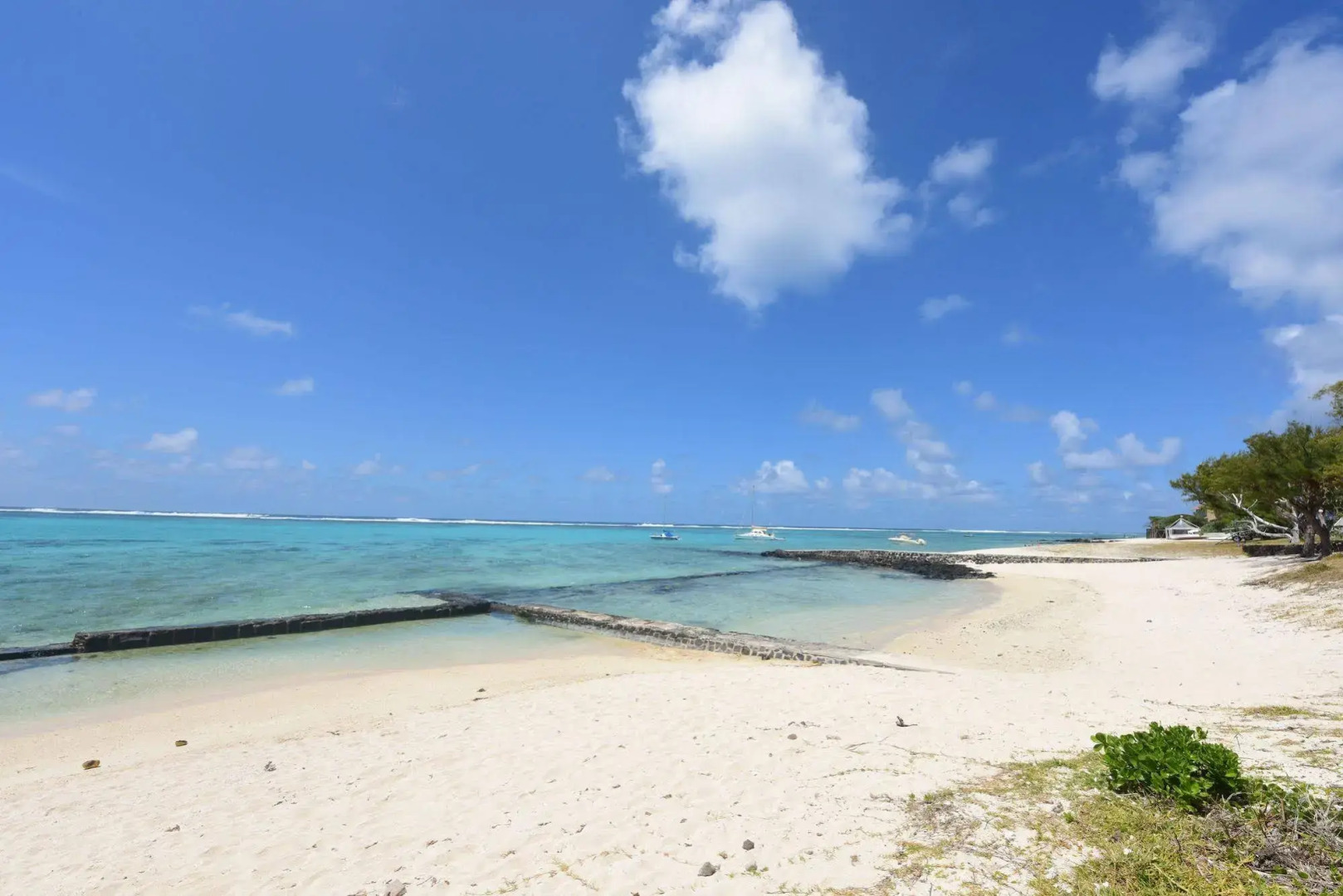 Eolia Luxury Beachfront Villas by BARNES