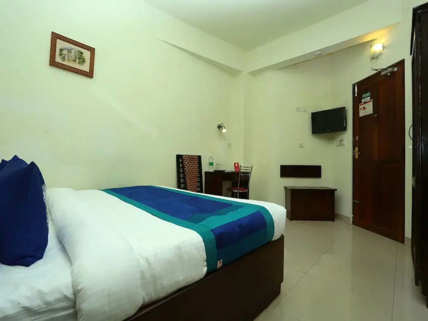 OYO 11492 Gateway Inn