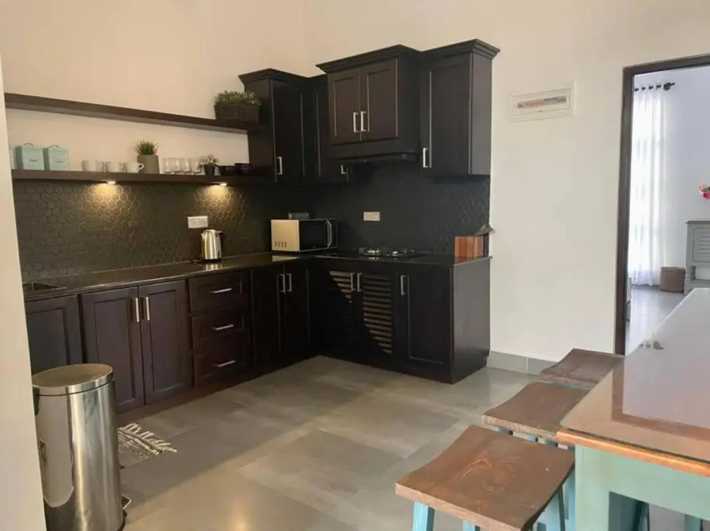 Lovely 2-bedroom holiday home with free parking.