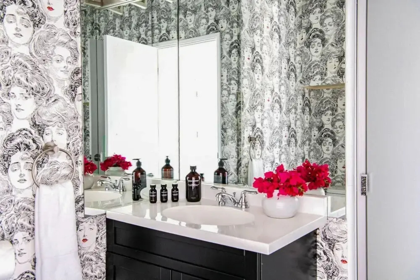 Red Rock by AvantStay Desert Hideaway w View Pool