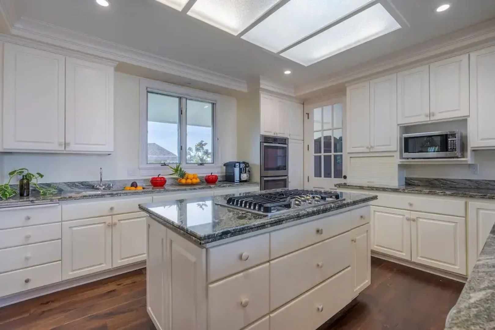 Pau Laka 5 Bedroom Home by RedAwning