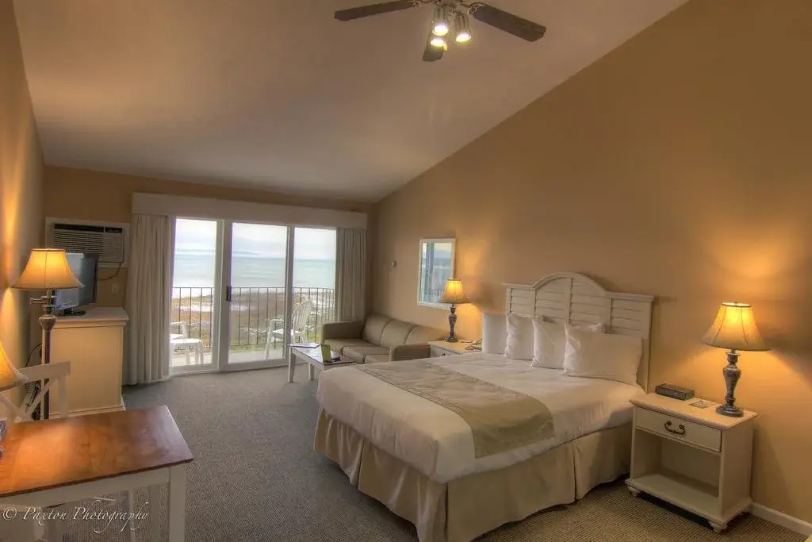 Pointes North Beachfront Hotel – 2 Person Spa Tub Studios