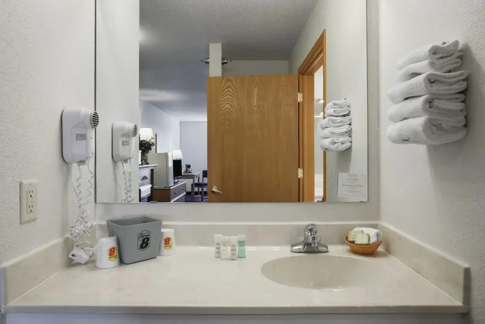 Super 8 Motel - St. James