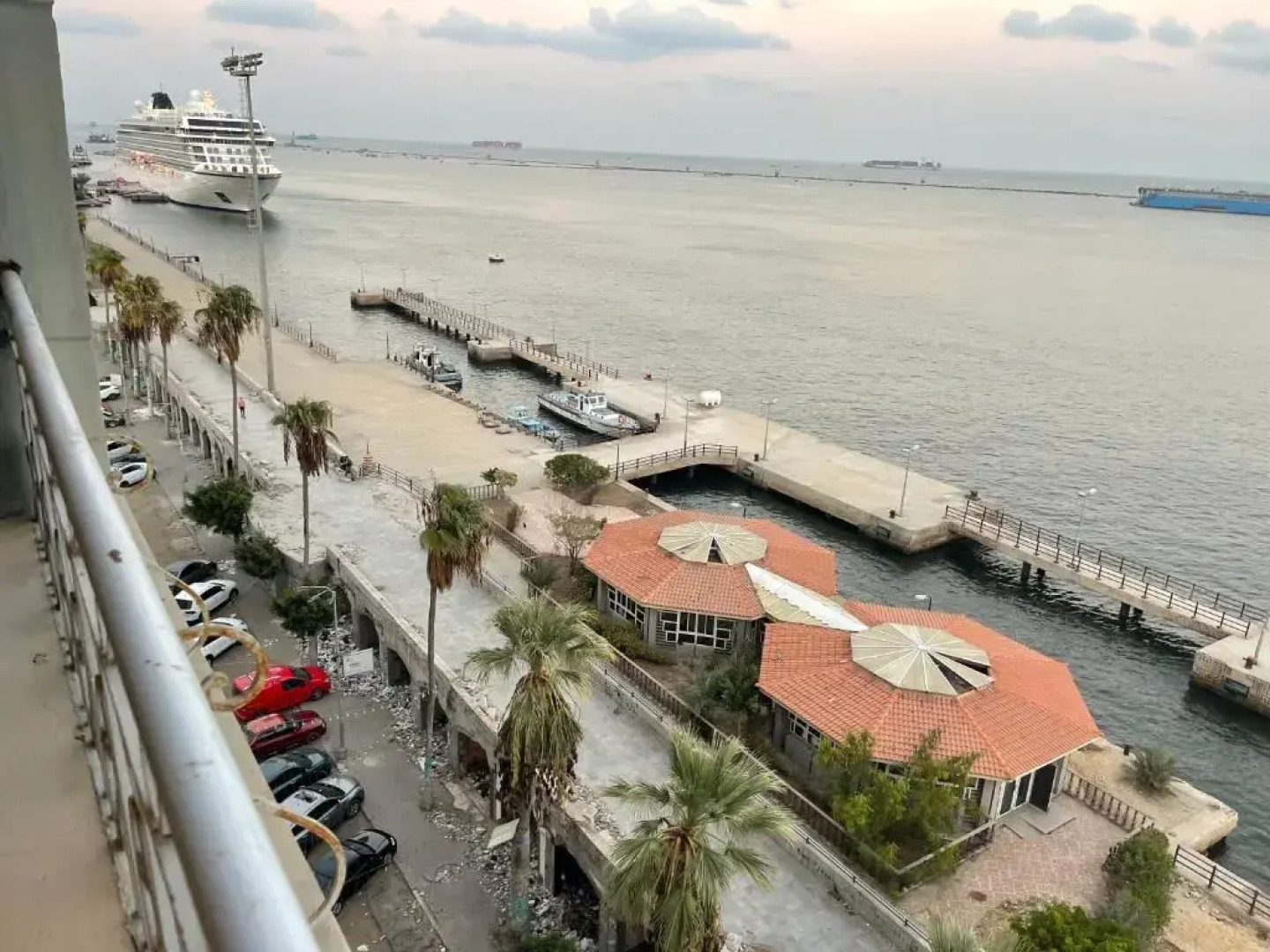 شقه مطله علي قناة السويس والبحر فيو رائع 702