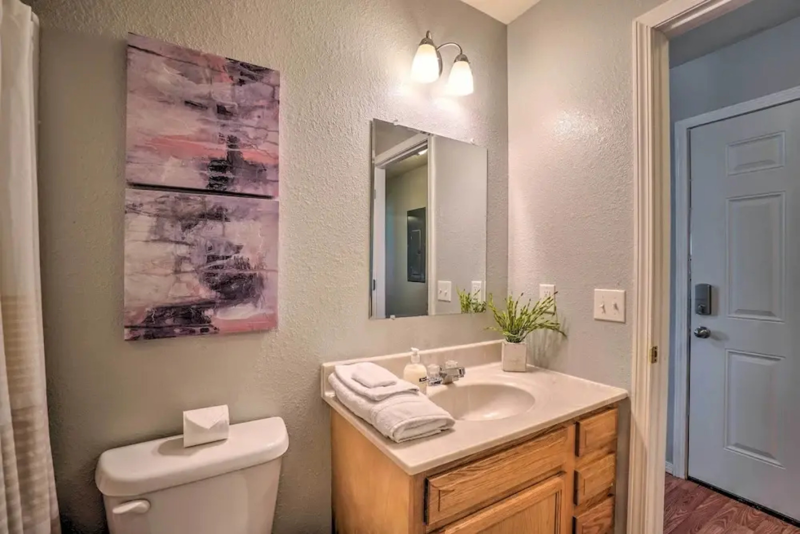 Charming One-level Home w/ Deck, Walk to Dtwn