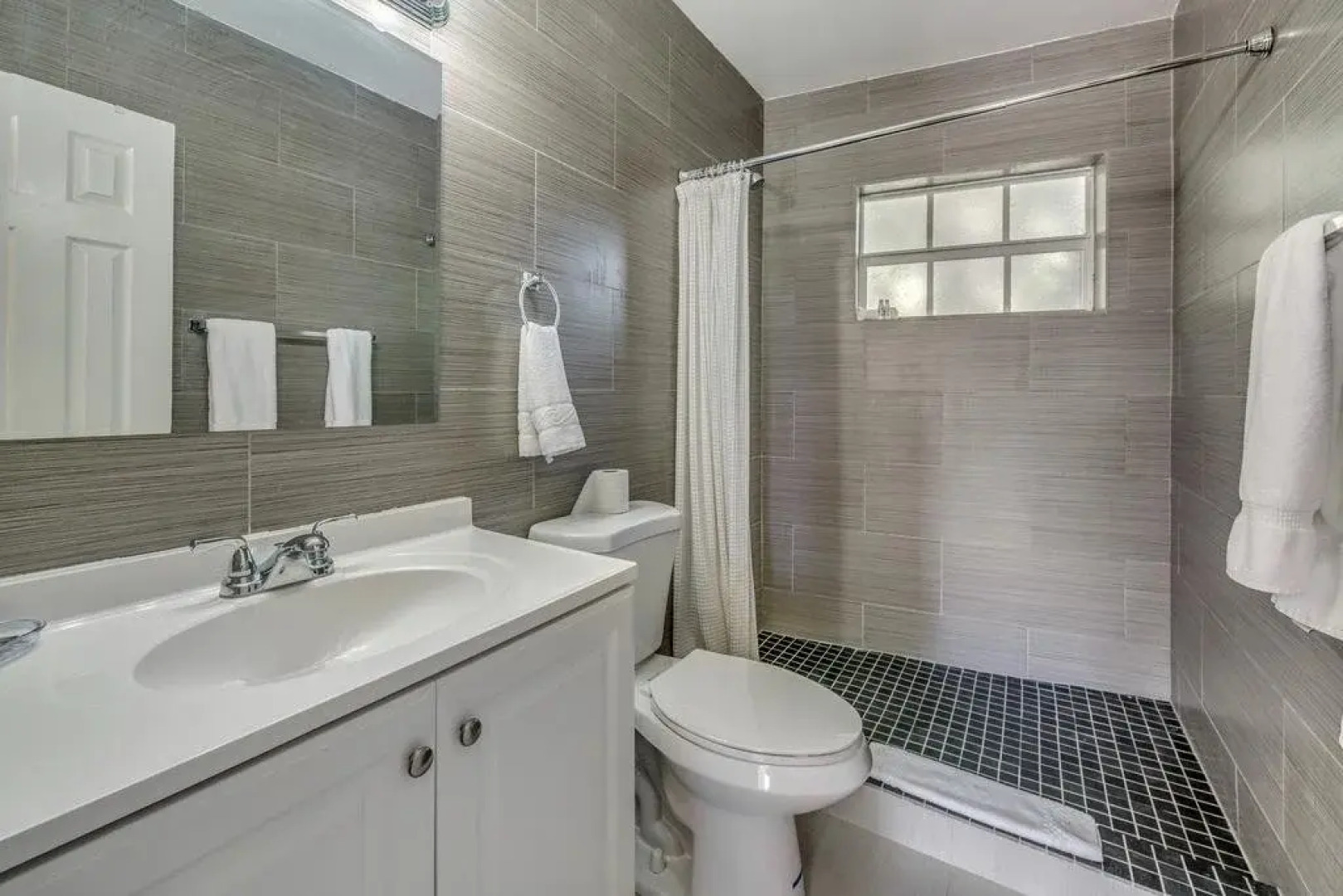 Luna Paradise by the Sea