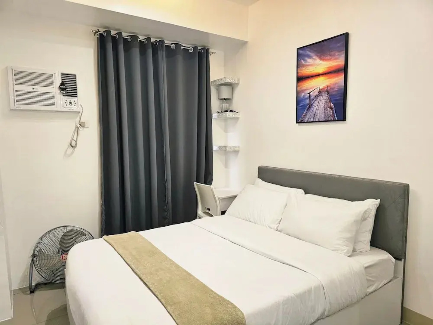 Modern Cozy Studio with Netflix