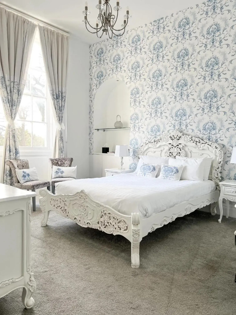 The Riverside House Hotel