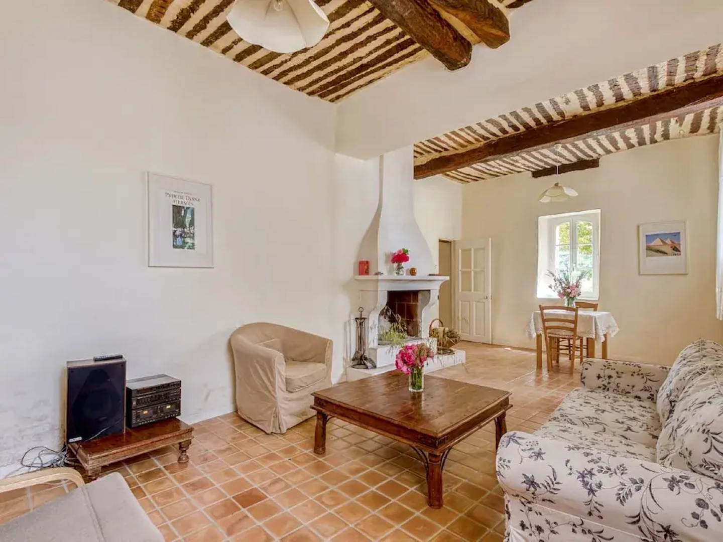 Quaint Holiday Home in Rustrel With Swimming Pool