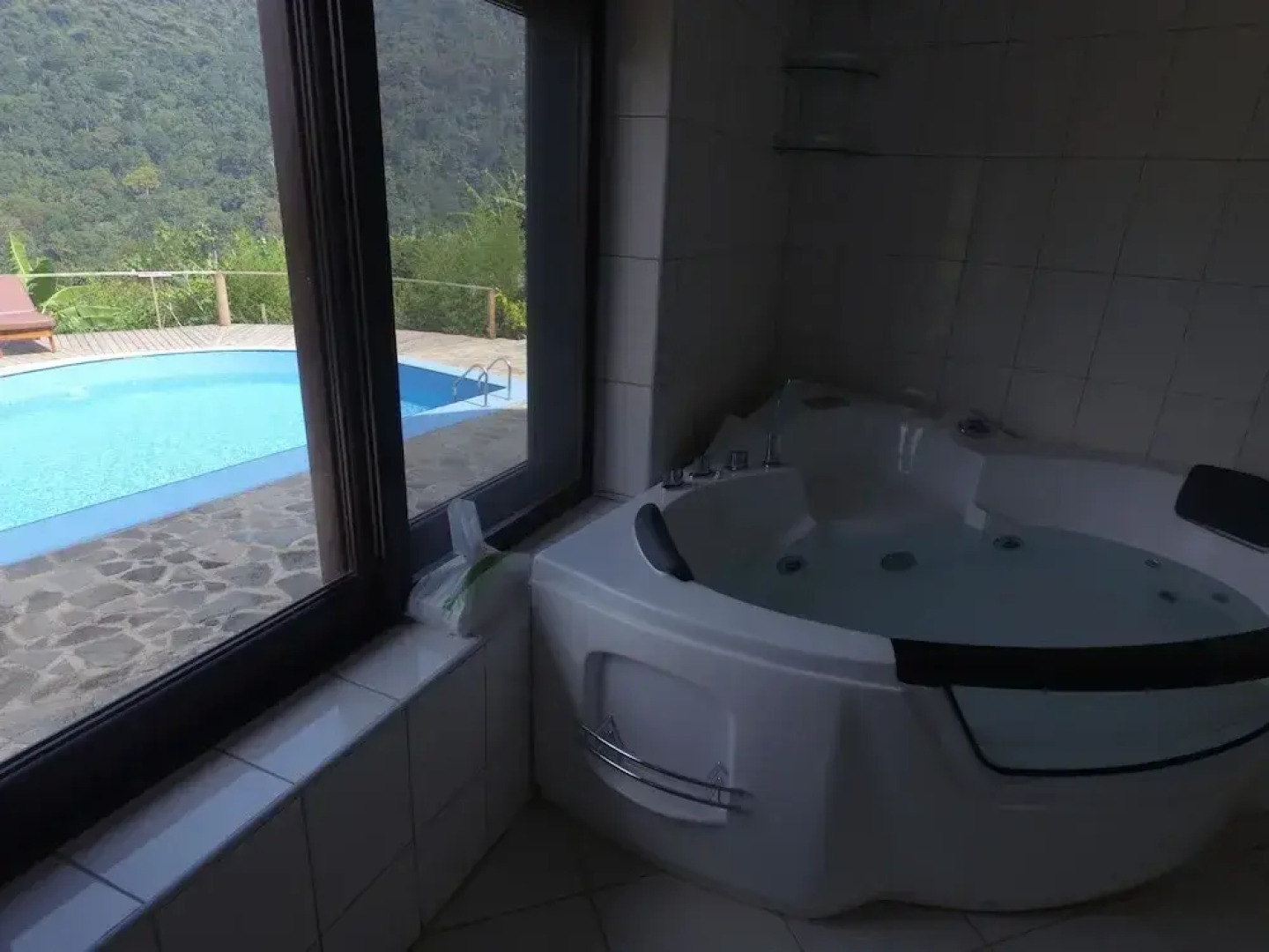 Trackers Safari Lodge Bwindi