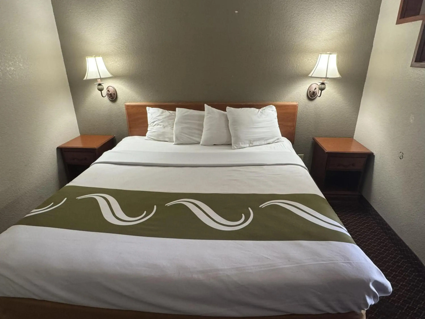 Rodeway Inn & Suites South of Fiesta Park