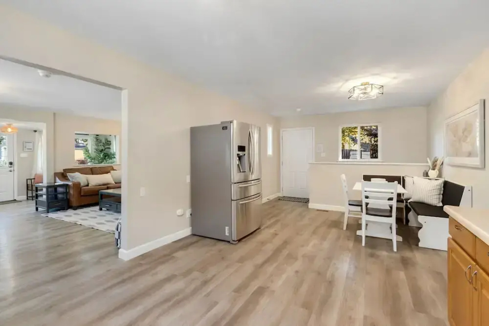 Downtown Windsor Home With Hot Tub & Pool Table