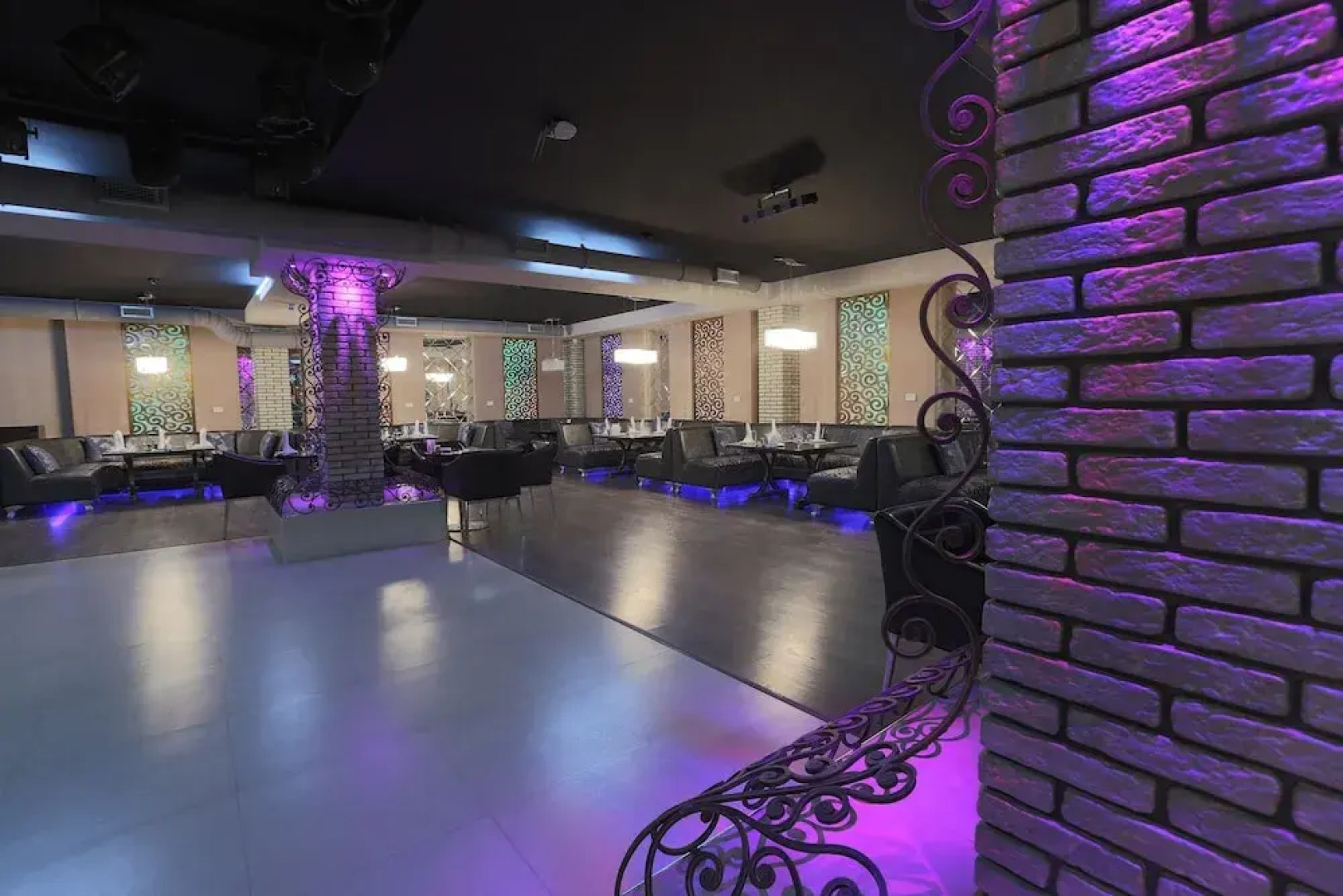 Отель Zargaron Plaza