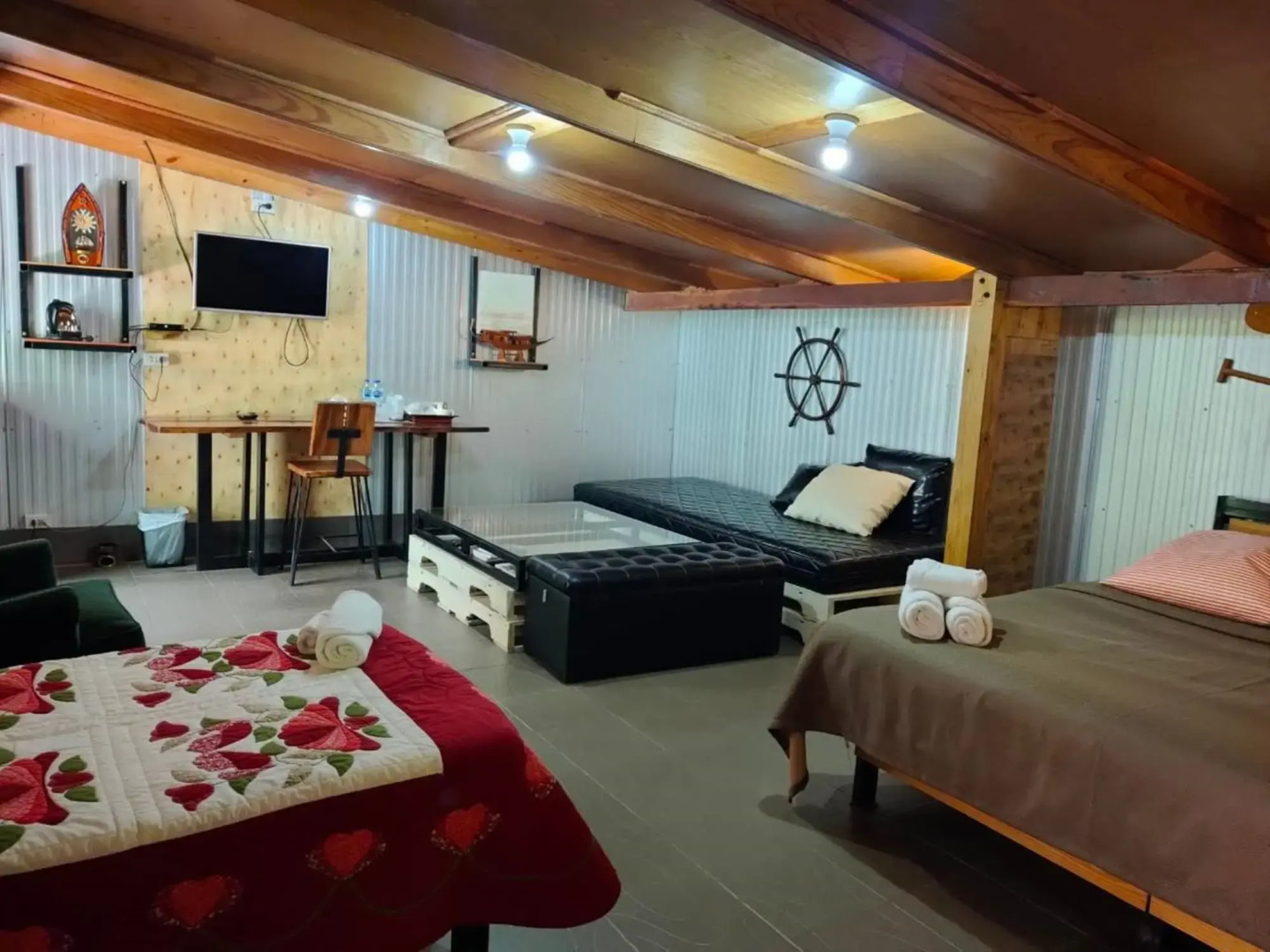 Kaengkrachan Boathouse Paradise Resort