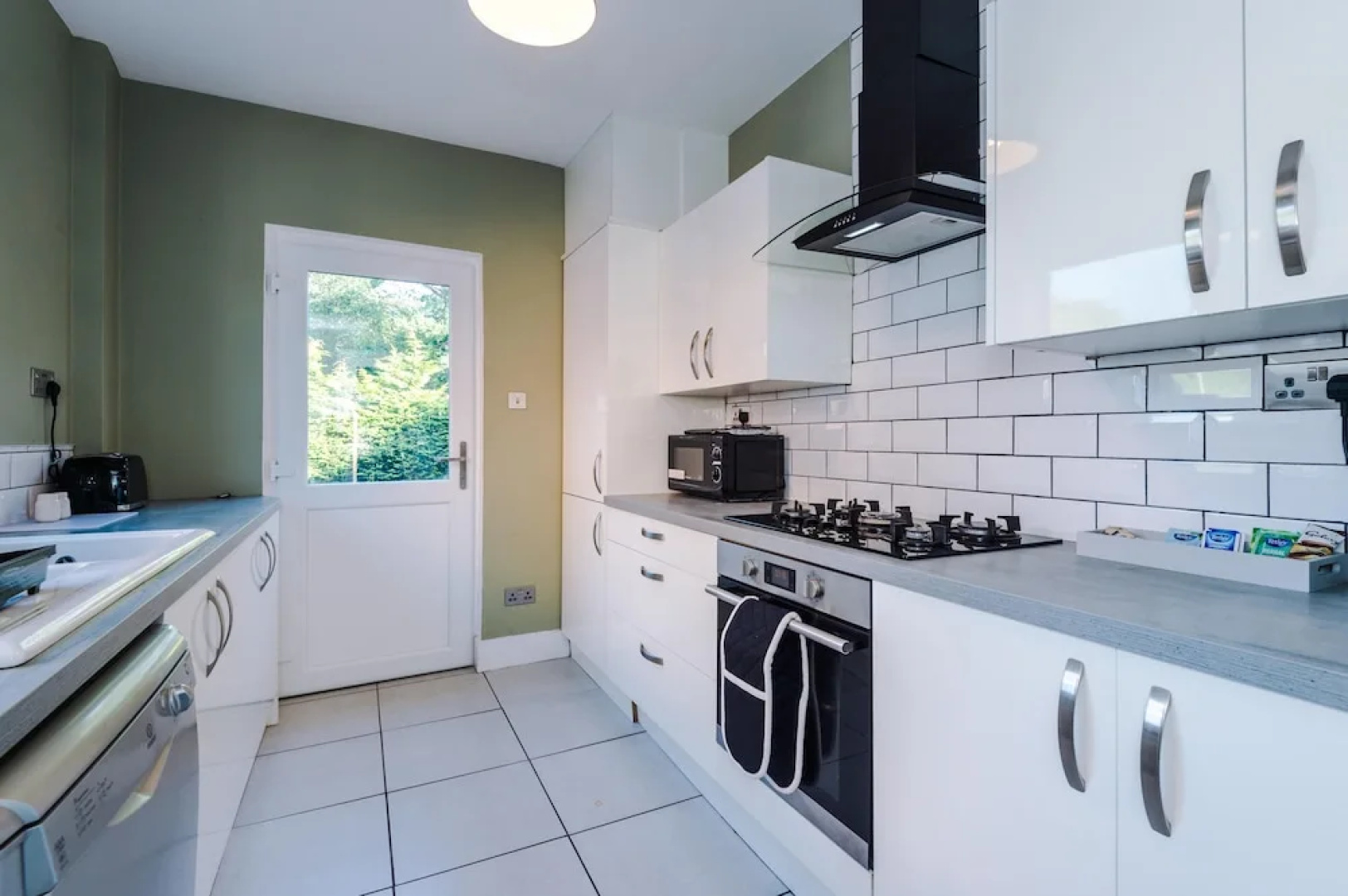 Premium 3 bed Detached House - off Road Parking - Bromborough