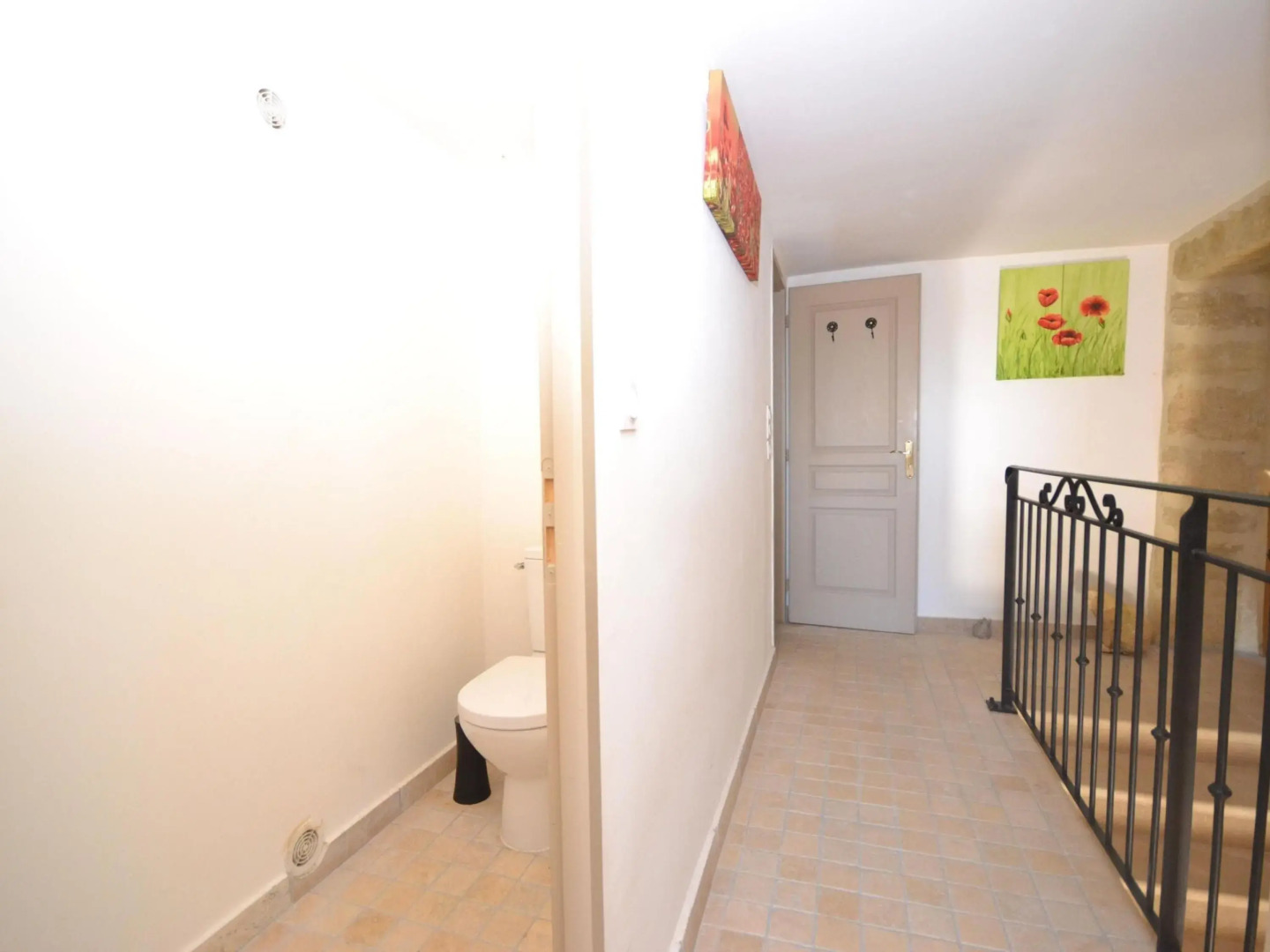 Beautiful holiday home with enclosed, private swimming pool near the village of Aubais.