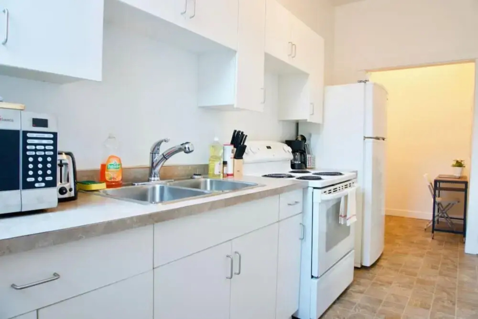 Stunning Large Gorgeous Space DT Parking Coffee