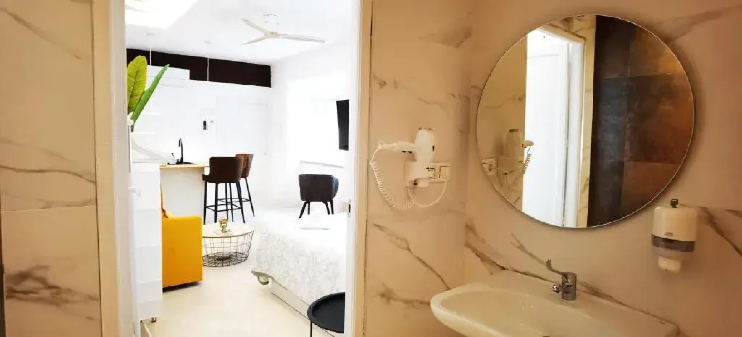 MANZANO PALACE. Habitaciones y Suites 30 m2 en la Plaza Mayor