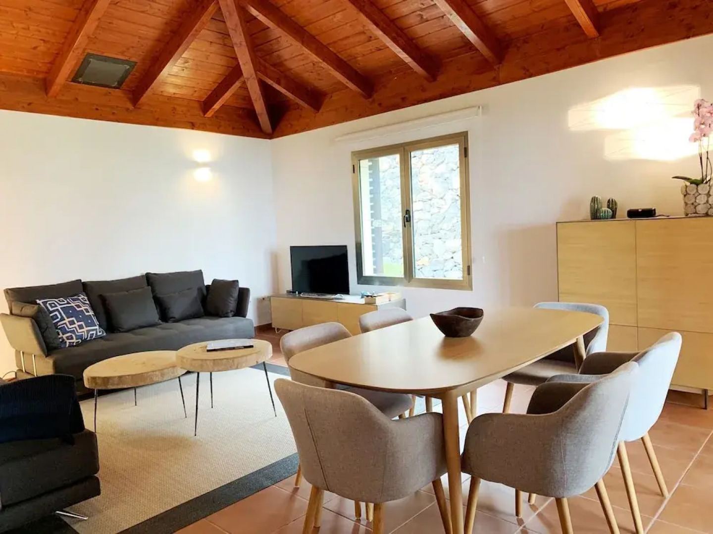 Prime Sea and Mountain views Home with pool