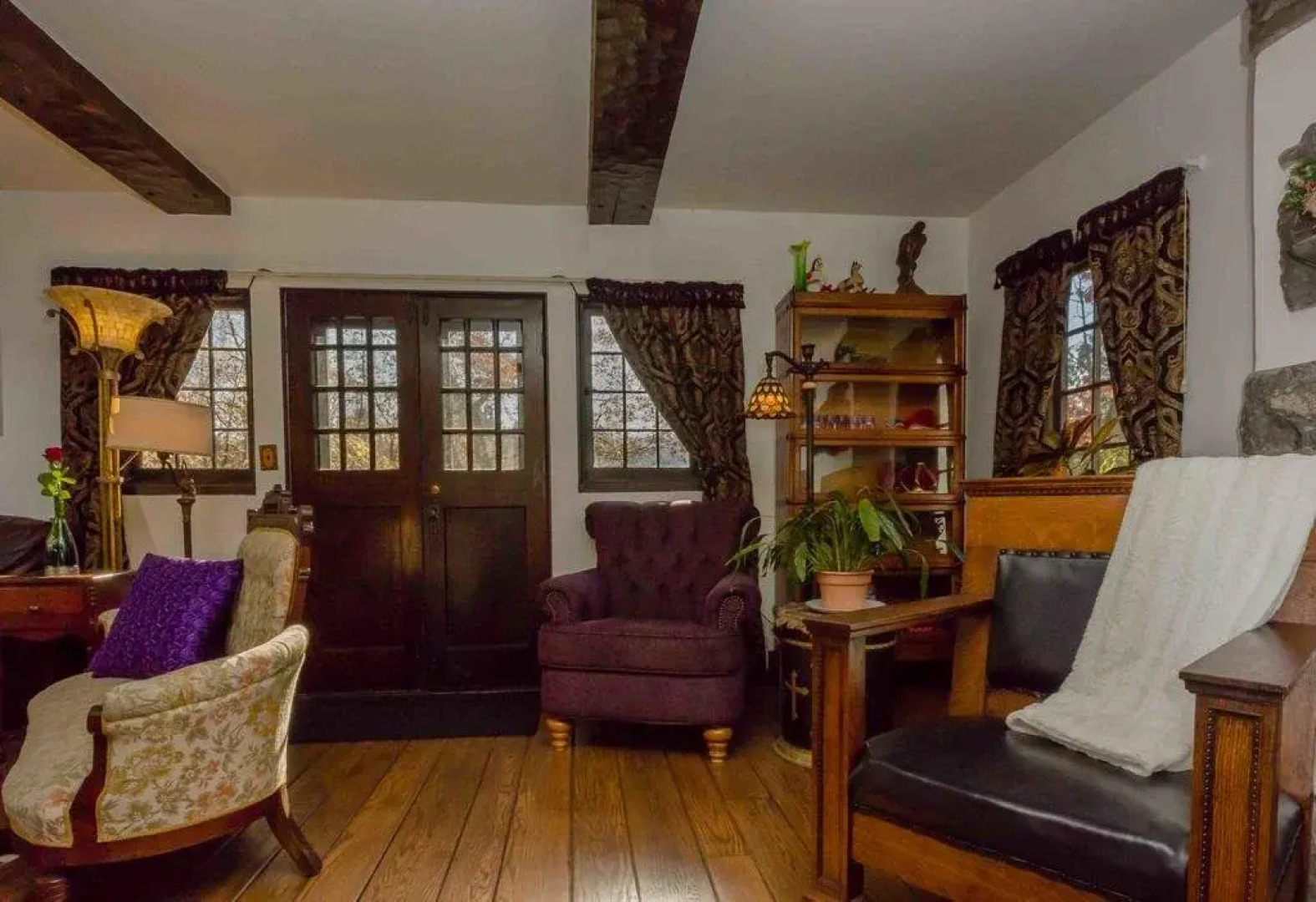 Castle on Glen - 3 Bedroom Home