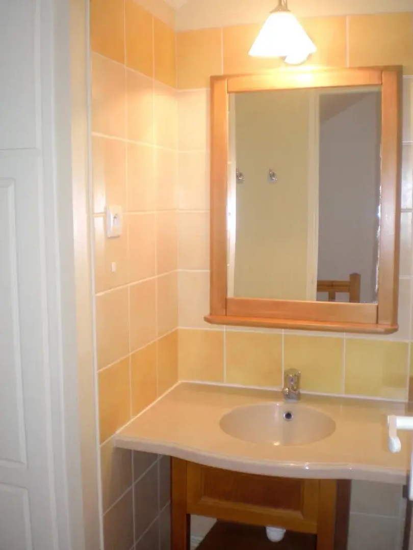 House With one Bedroom in Monflanquin, With Wonderful Lake View, Pool