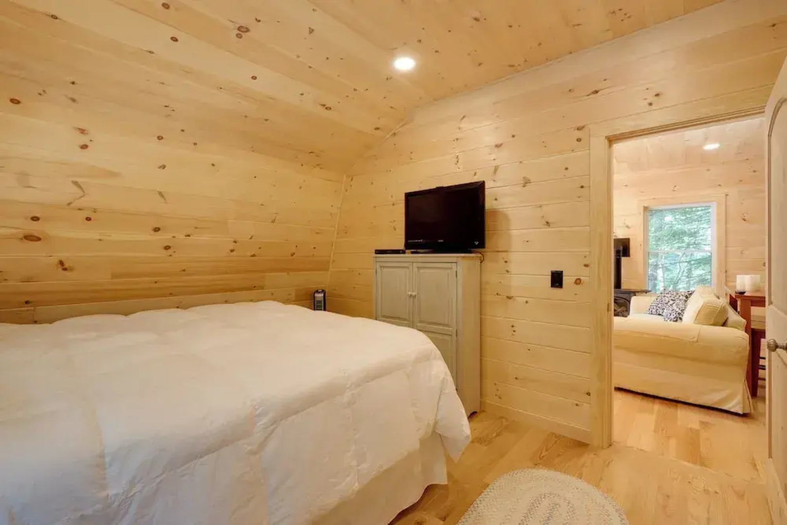 Cozy Apt w/ Deck, ~ 5 Miles to Acadia Nat'l Park!