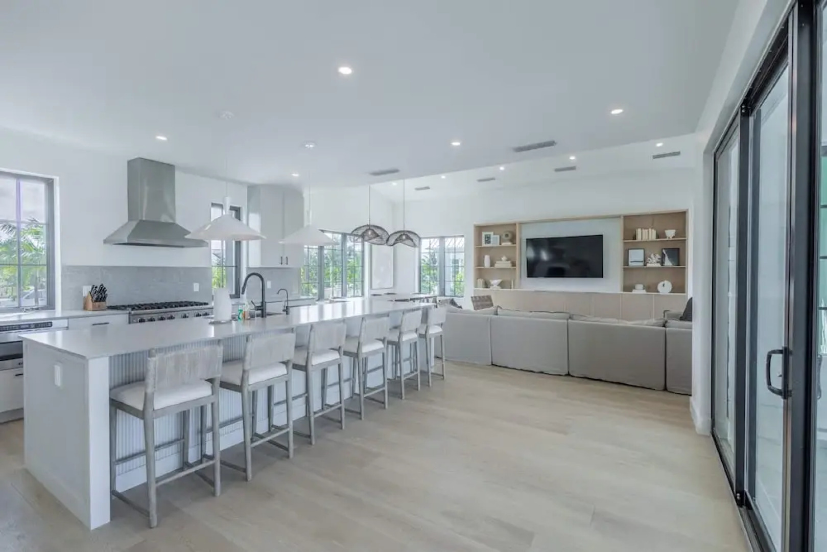 Brand New Catchlight House With Private Pool