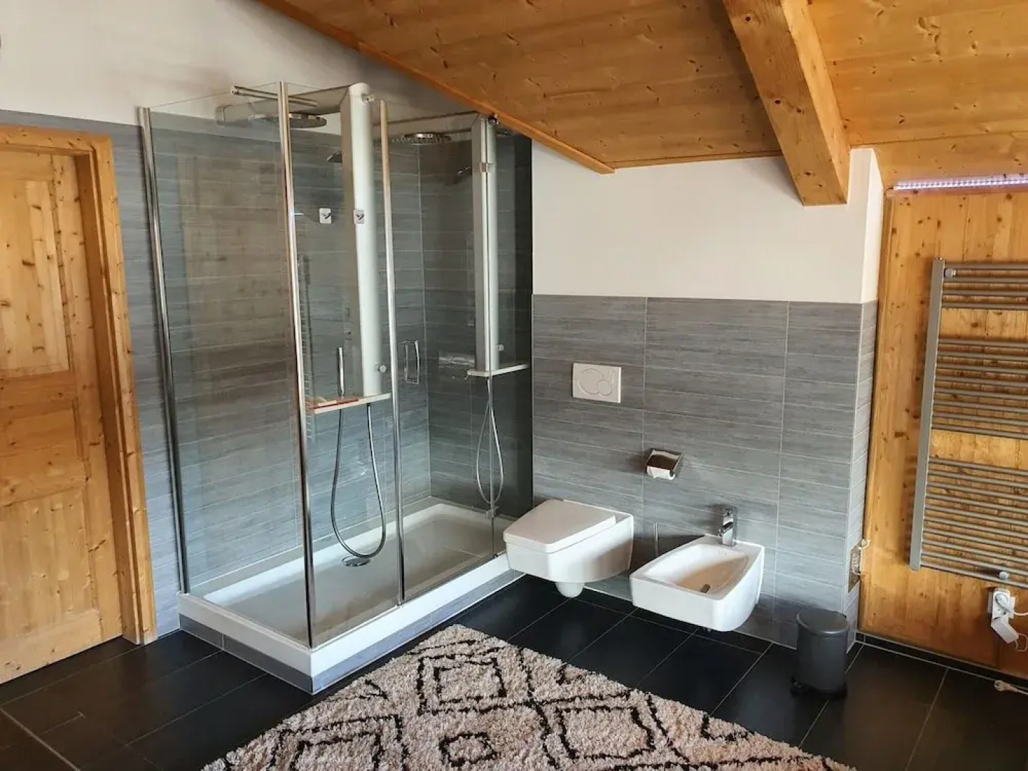 Comfortable Chalet in Hohentauern with Whirlpool near City Center