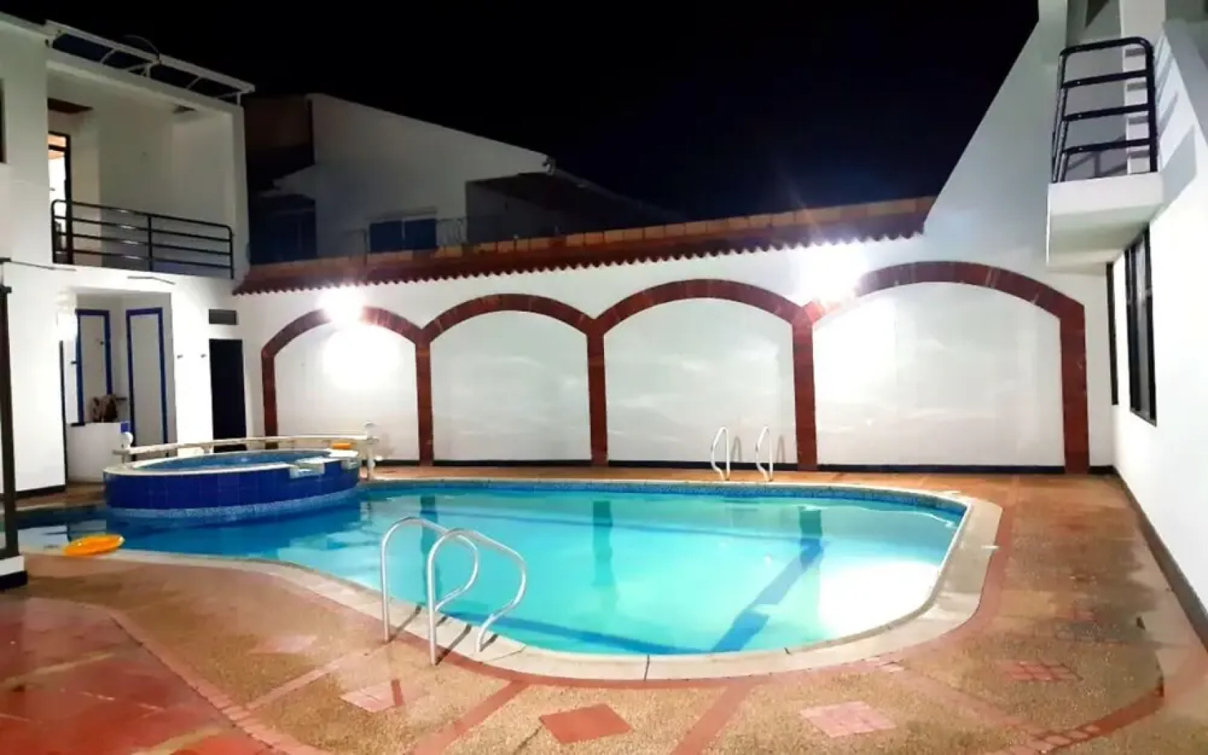 House with Pool & Hot Tub in Anapoima